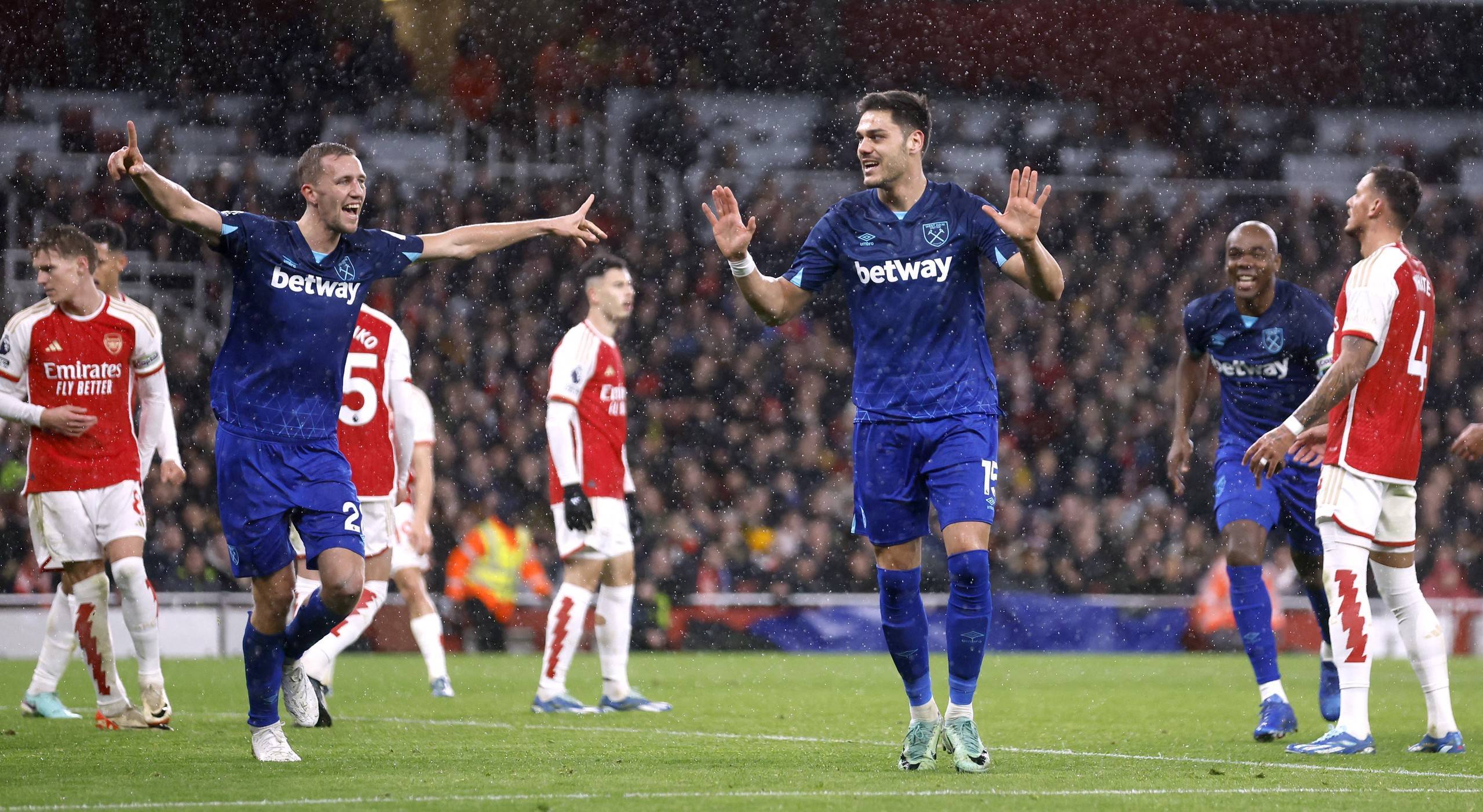 体育中超：小将外援齐发威 泰山队打破“鄂战魔咒”